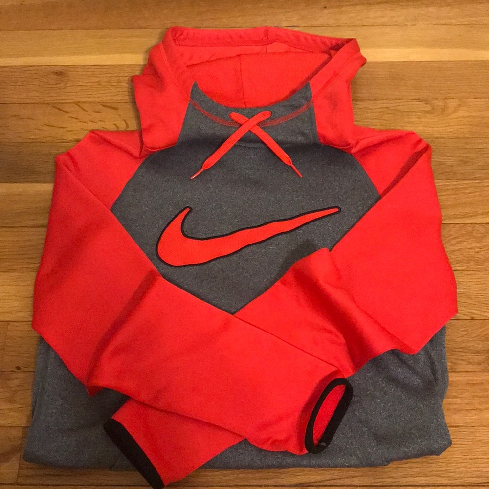 Nike therma-fit sweatshirt